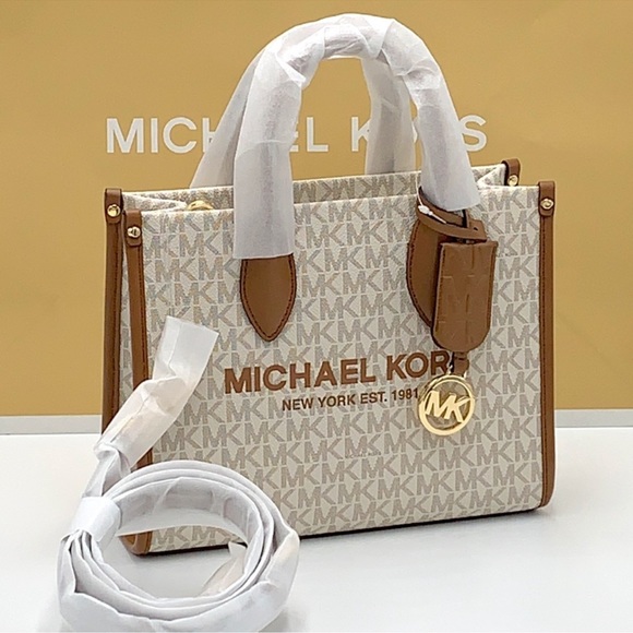 Michael Kors Mirella Small Shopper Top Zip Crossbody Bag Vanilla Logo MK
NWT - Picture 6 of 16